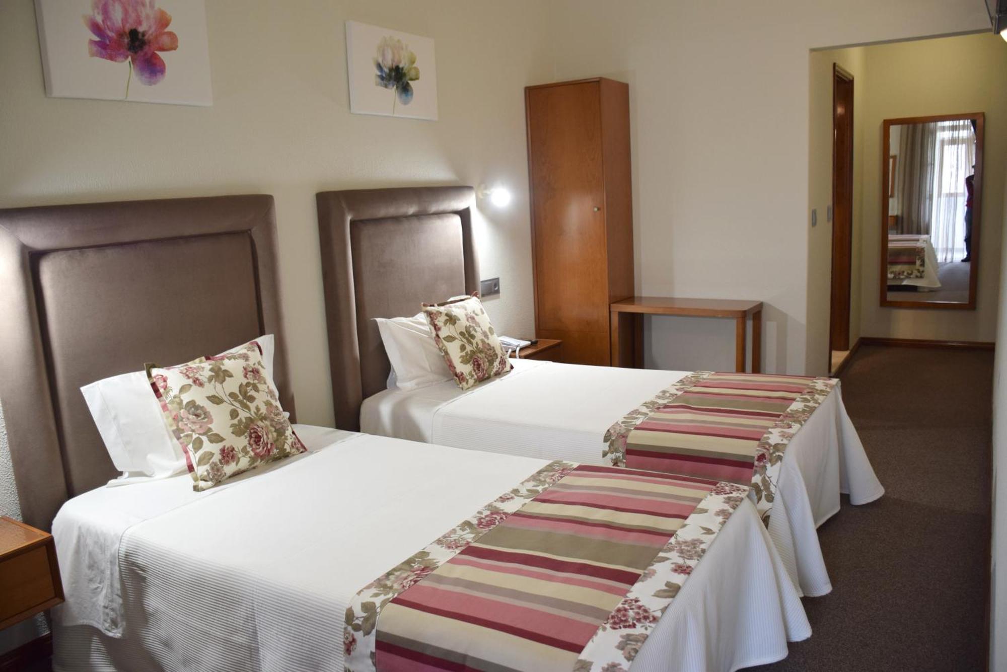 Lusitana Hotel Porto Room photo